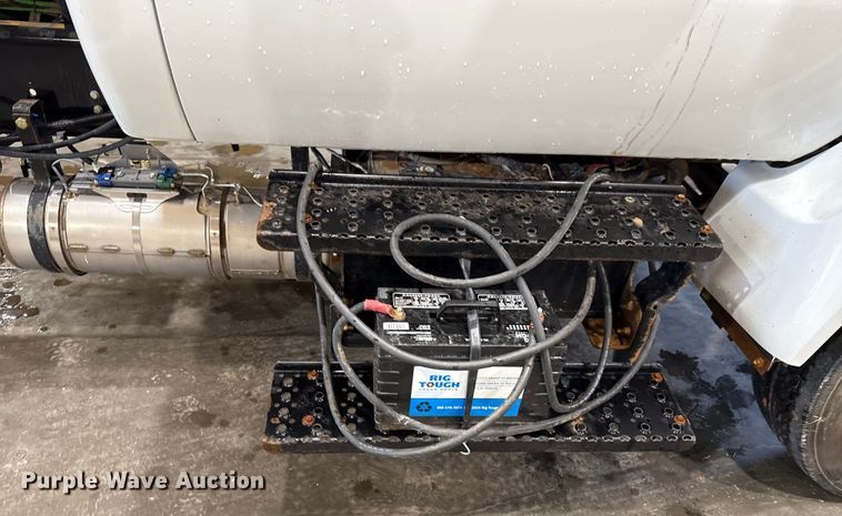 image for item EU2177 2011 Ford F-750 truck cab and chassis