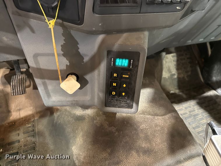 image for item EU2177 2011 Ford F-750 truck cab and chassis