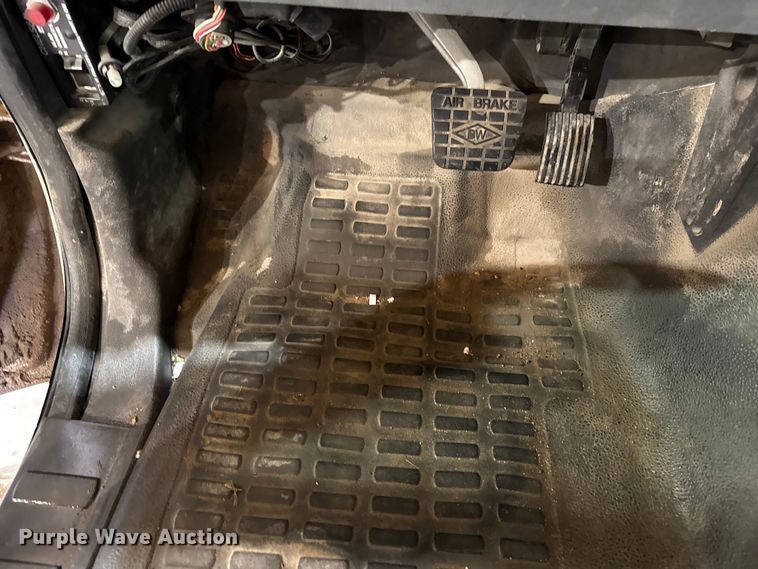 image for item EU2177 2011 Ford F-750 truck cab and chassis