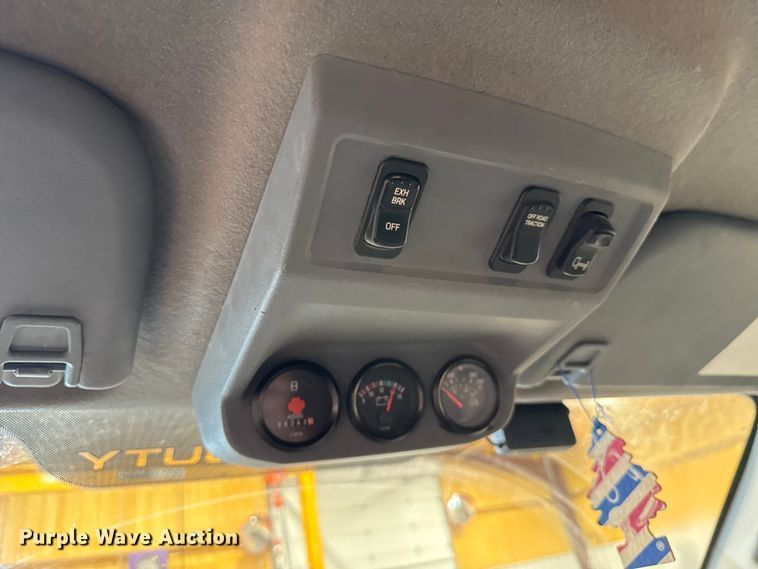 image for item EU2177 2011 Ford F-750 truck cab and chassis