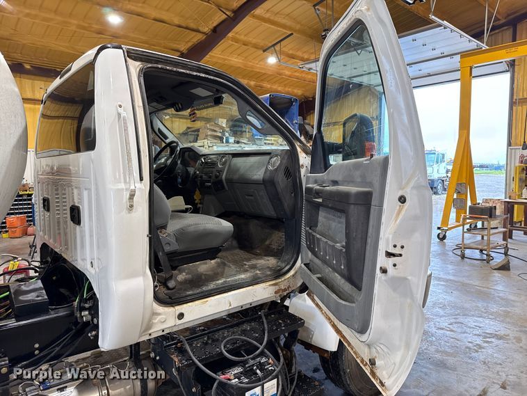 image for item EU2177 2011 Ford F-750 truck cab and chassis