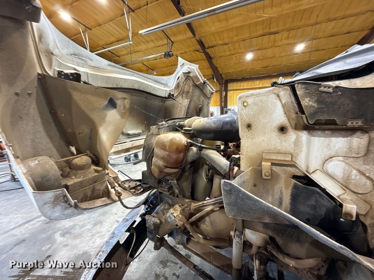 image for item EU2177 2011 Ford F-750 truck cab and chassis