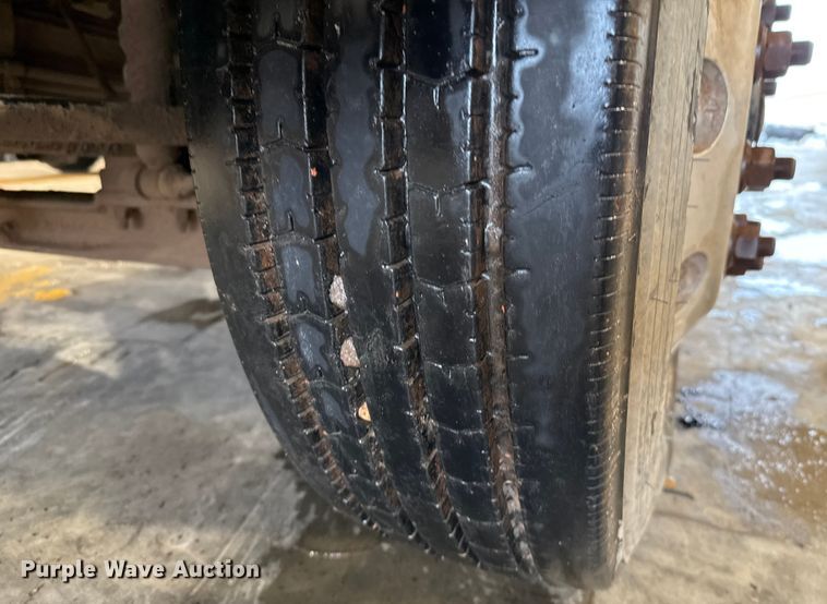 image for item EU2177 2011 Ford F-750 truck cab and chassis