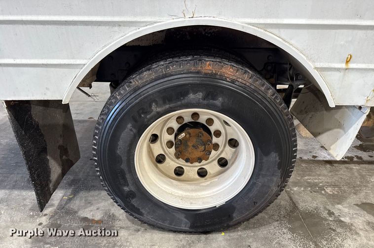 image for item EU2177 2011 Ford F-750 truck cab and chassis