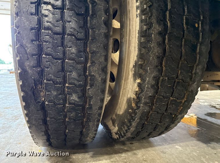 image for item EU2177 2011 Ford F-750 truck cab and chassis