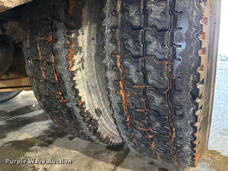 image for item EU2177 2011 Ford F-750 truck cab and chassis