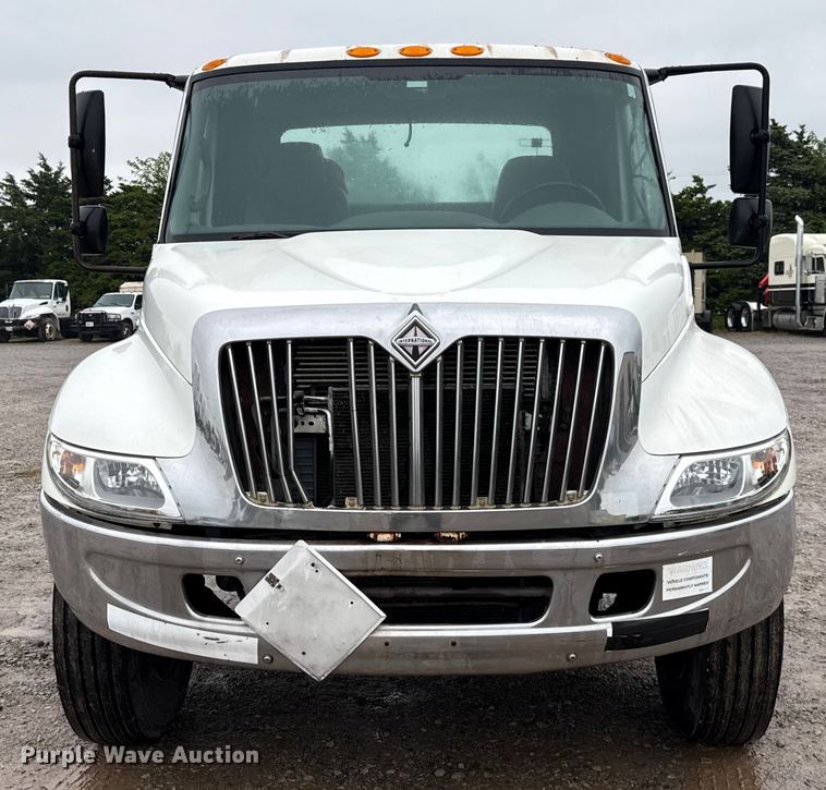 image for item EU2179 2005 International 4400 truck cab and chassis