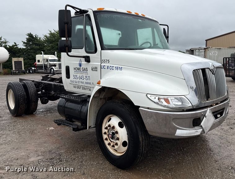 image for item EU2179 2005 International 4400 truck cab and chassis