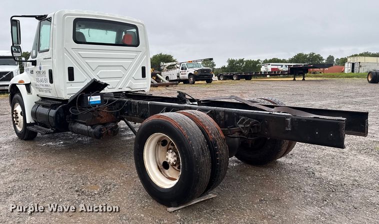 image for item EU2179 2005 International 4400 truck cab and chassis