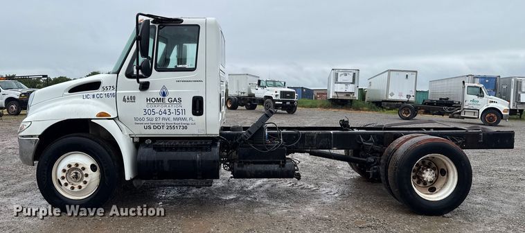 image for item EU2179 2005 International 4400 truck cab and chassis