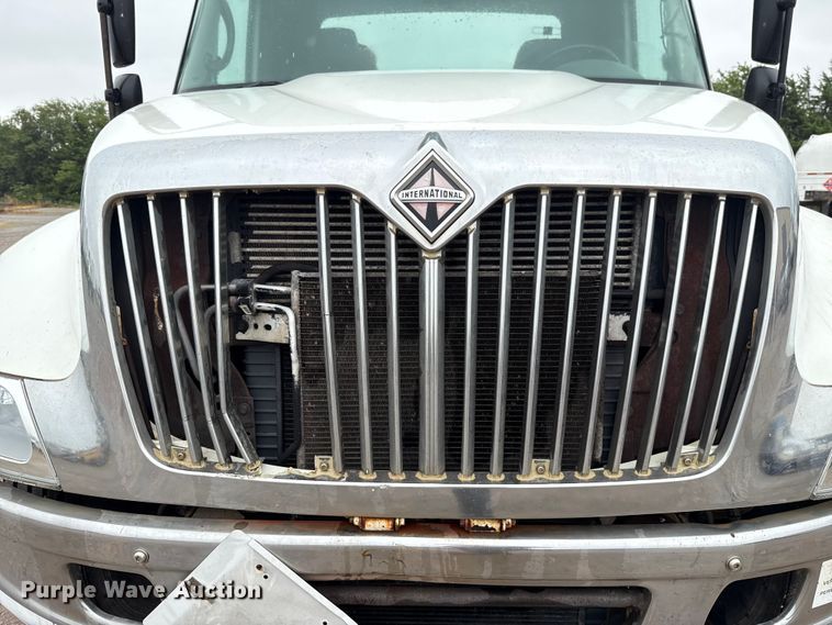 image for item EU2179 2005 International 4400 truck cab and chassis