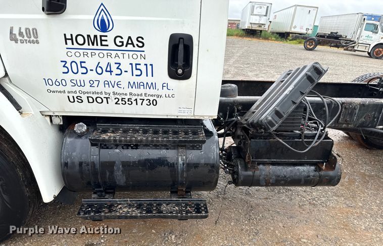 image for item EU2179 2005 International 4400 truck cab and chassis