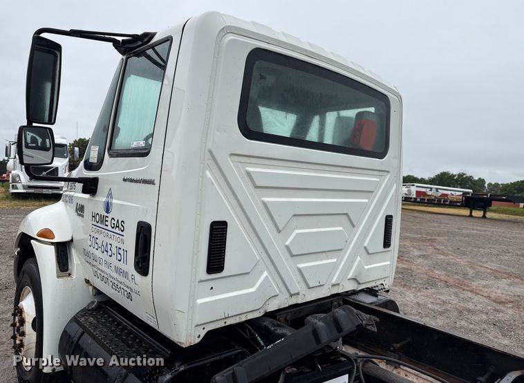 image for item EU2179 2005 International 4400 truck cab and chassis