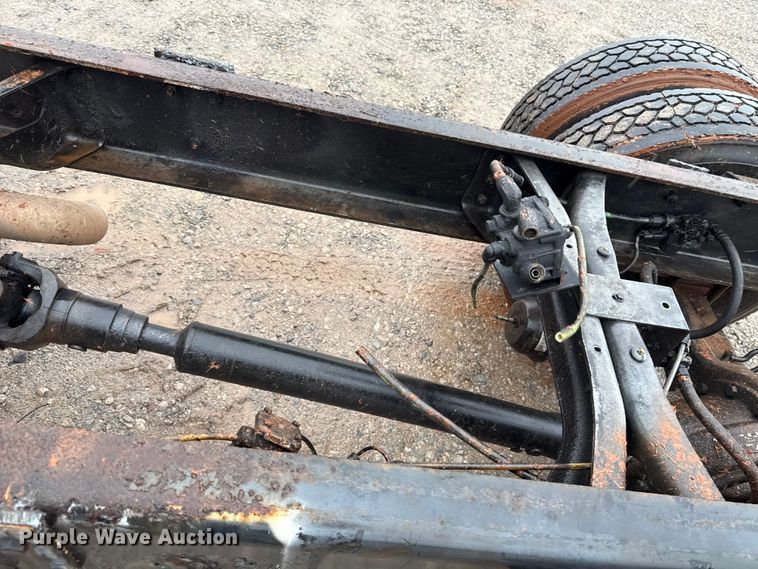 image for item EU2179 2005 International 4400 truck cab and chassis