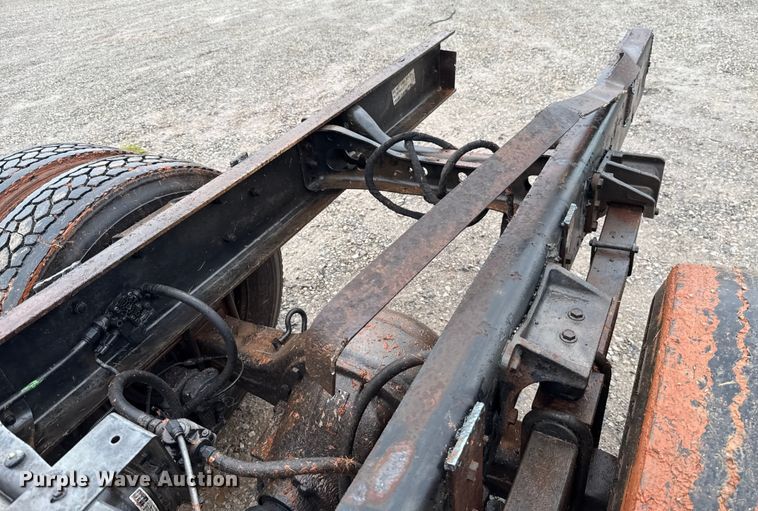 image for item EU2179 2005 International 4400 truck cab and chassis