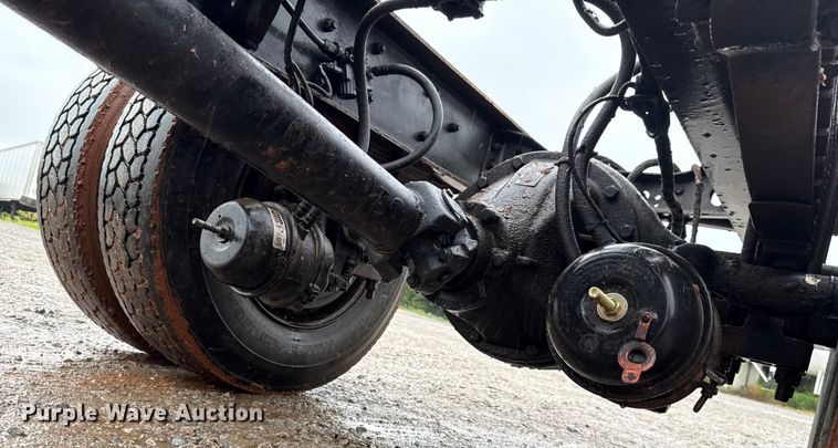 image for item EU2179 2005 International 4400 truck cab and chassis