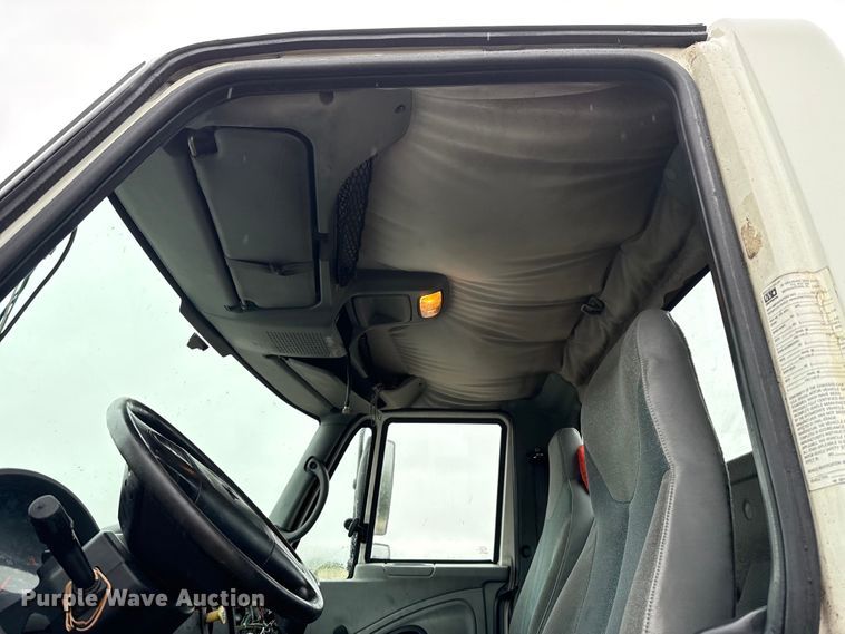 image for item EU2179 2005 International 4400 truck cab and chassis