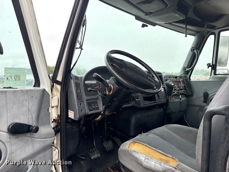 image for item EU2179 2005 International 4400 truck cab and chassis