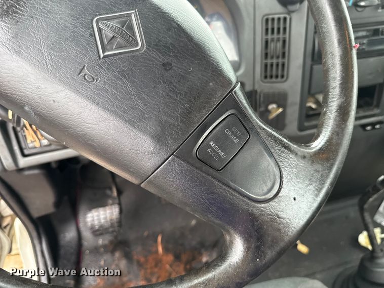 image for item EU2179 2005 International 4400 truck cab and chassis