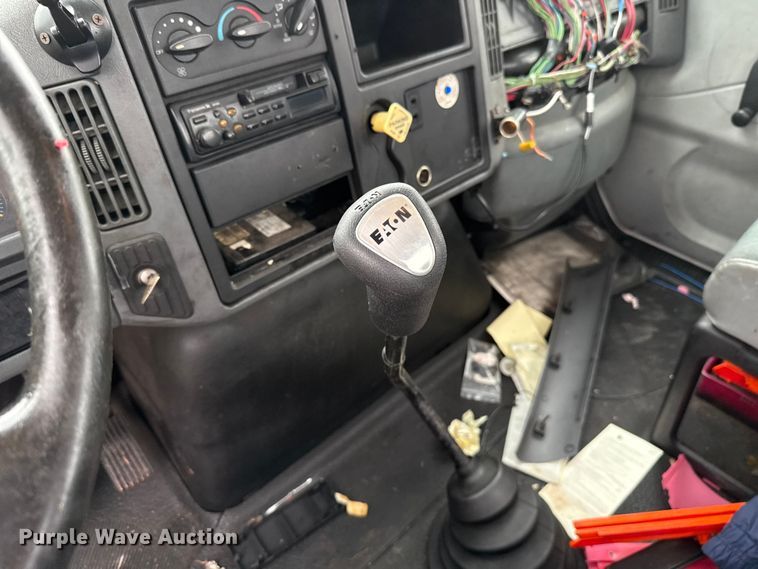 image for item EU2179 2005 International 4400 truck cab and chassis