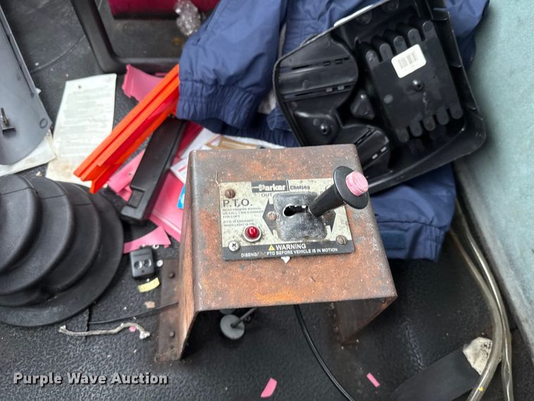 image for item EU2179 2005 International 4400 truck cab and chassis