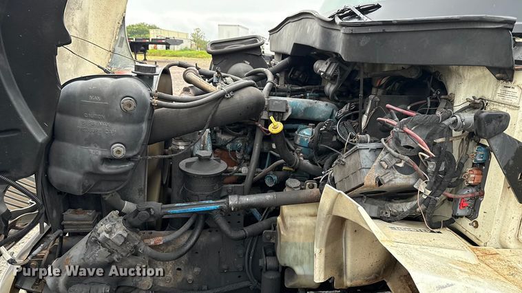 image for item EU2179 2005 International 4400 truck cab and chassis