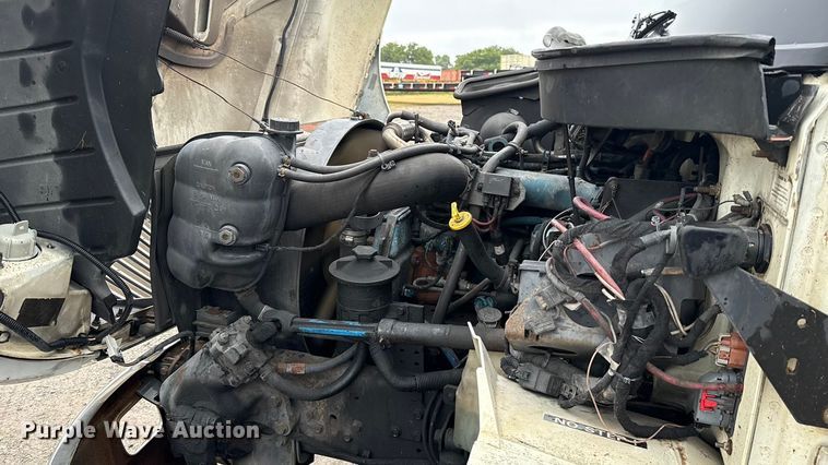 image for item EU2179 2005 International 4400 truck cab and chassis