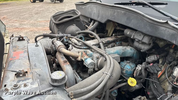 image for item EU2179 2005 International 4400 truck cab and chassis