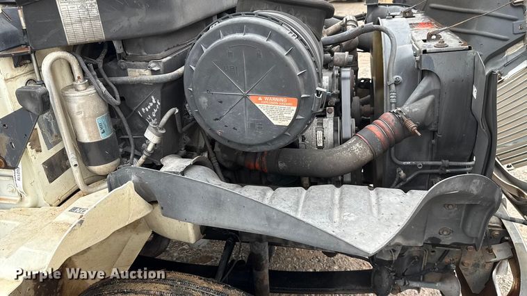 image for item EU2179 2005 International 4400 truck cab and chassis