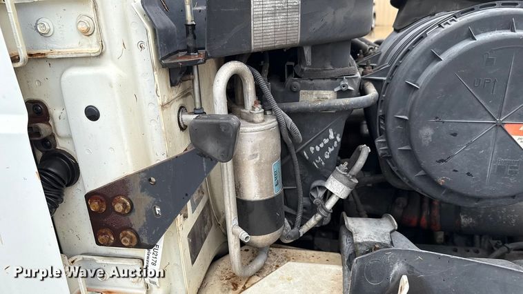 image for item EU2179 2005 International 4400 truck cab and chassis