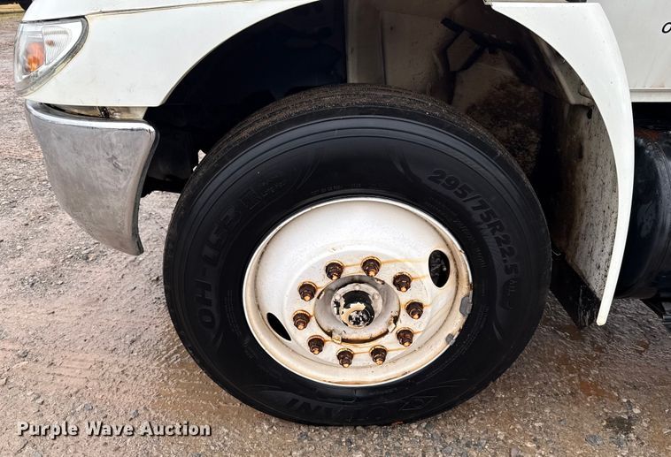 image for item EU2179 2005 International 4400 truck cab and chassis