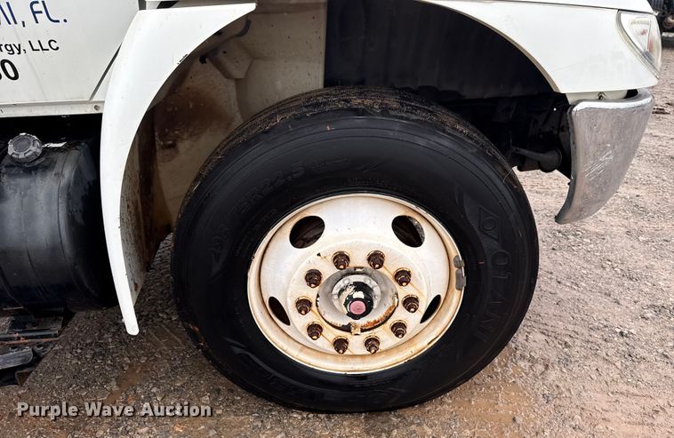 image for item EU2179 2005 International 4400 truck cab and chassis