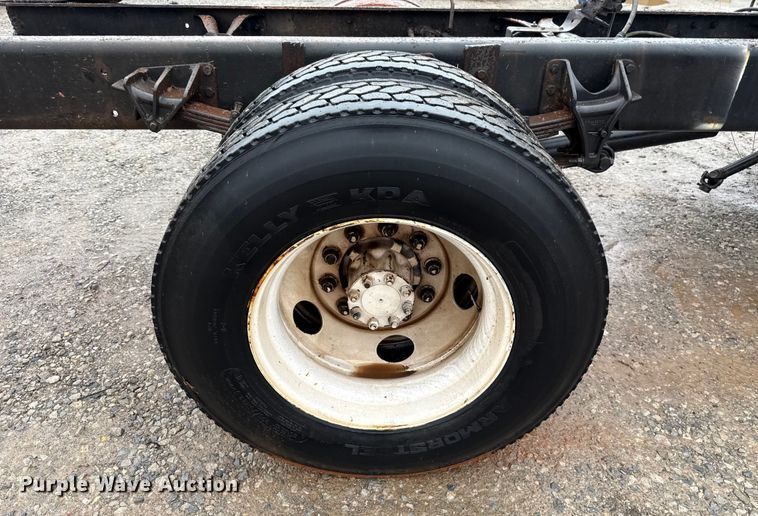 image for item EU2179 2005 International 4400 truck cab and chassis