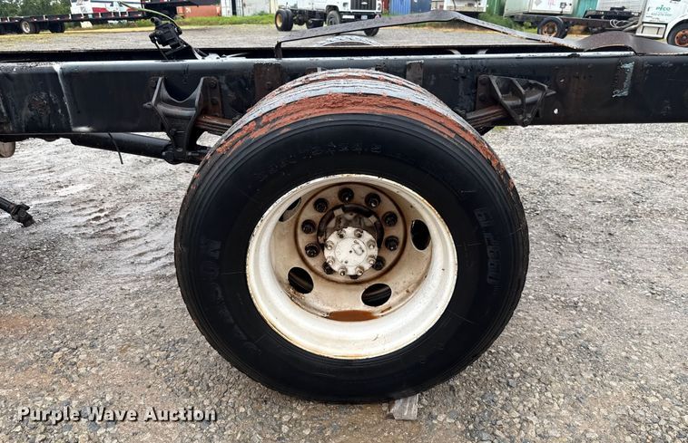 image for item EU2179 2005 International 4400 truck cab and chassis