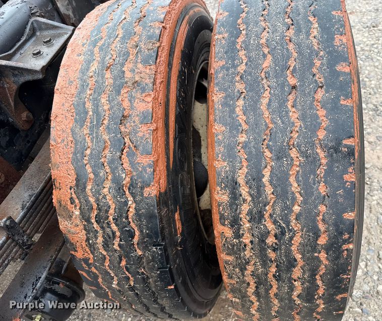 image for item EU2179 2005 International 4400 truck cab and chassis