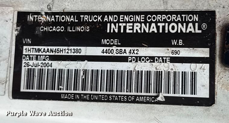 image for item EU2179 2005 International 4400 truck cab and chassis