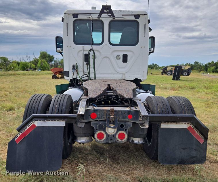 image for item EU3562 2015 Freightliner Cascadia semi truck