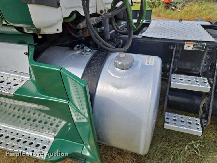 image for item EU3562 2015 Freightliner Cascadia semi truck