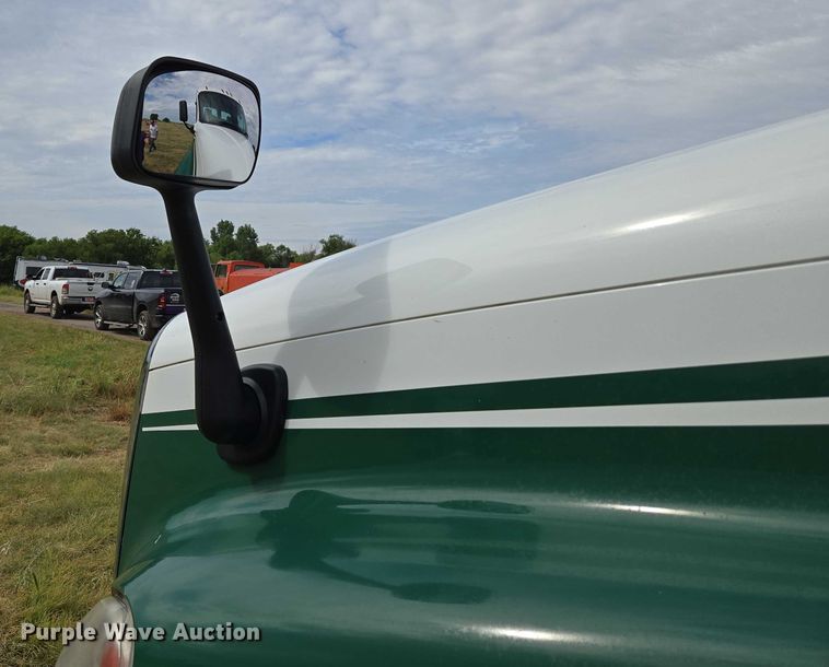 image for item EU3562 2015 Freightliner Cascadia semi truck