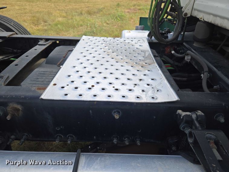 image for item EU3562 2015 Freightliner Cascadia semi truck