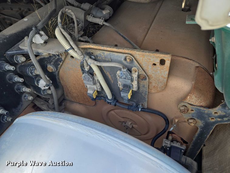 image for item EU3562 2015 Freightliner Cascadia semi truck