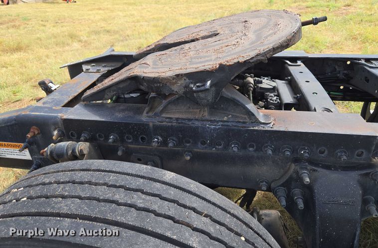 image for item EU3562 2015 Freightliner Cascadia semi truck