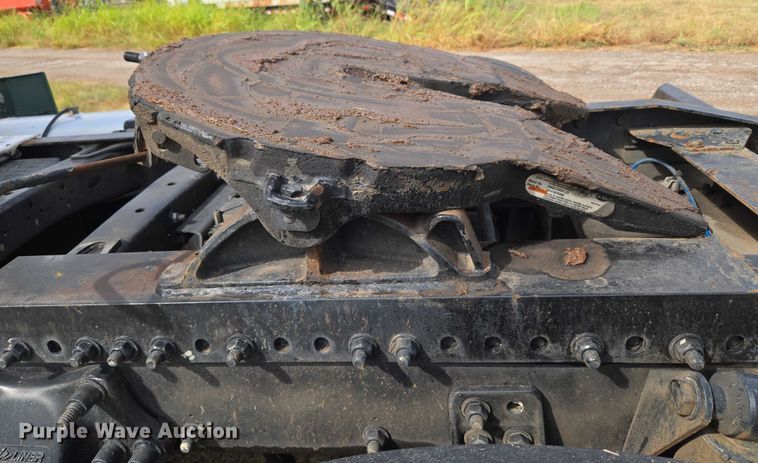 image for item EU3562 2015 Freightliner Cascadia semi truck