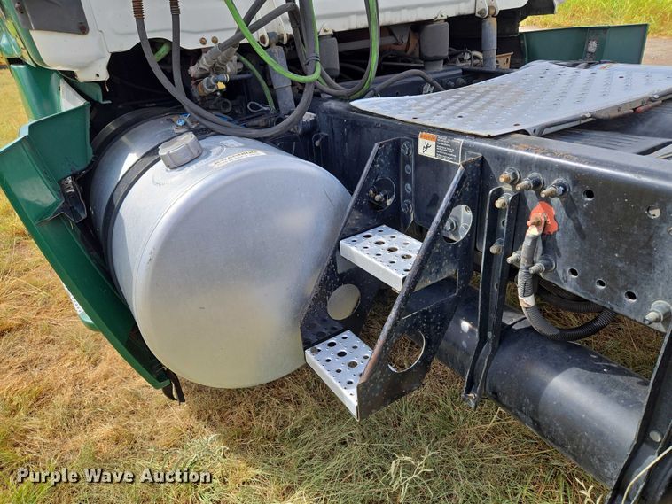 image for item EU3562 2015 Freightliner Cascadia semi truck