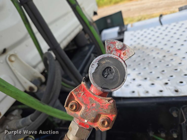 image for item EU3562 2015 Freightliner Cascadia semi truck