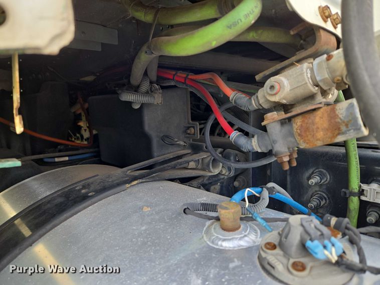 image for item EU3562 2015 Freightliner Cascadia semi truck