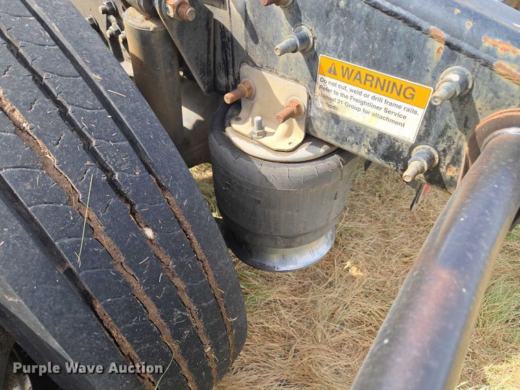 image for item EU3562 2015 Freightliner Cascadia semi truck