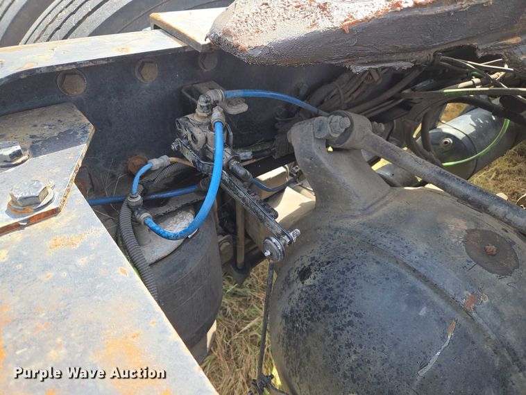 image for item EU3562 2015 Freightliner Cascadia semi truck