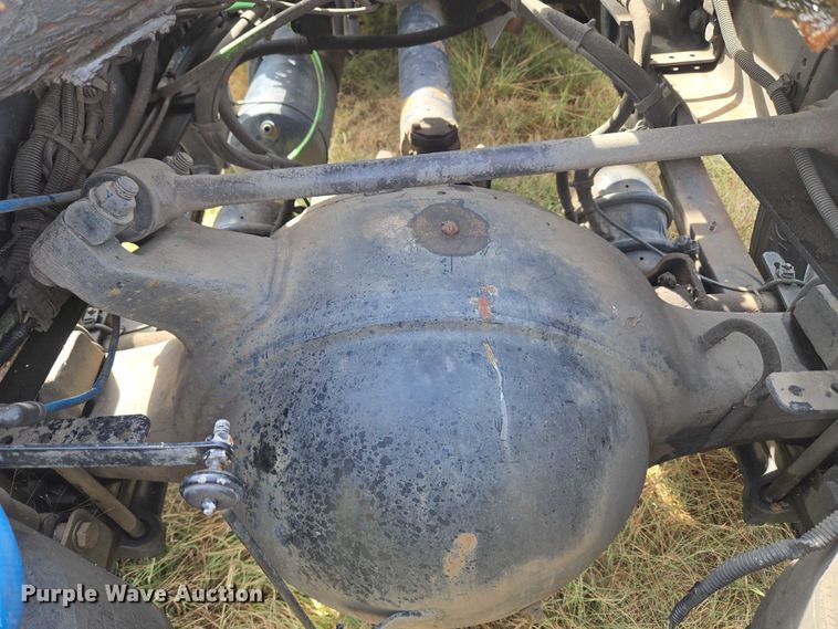 image for item EU3562 2015 Freightliner Cascadia semi truck