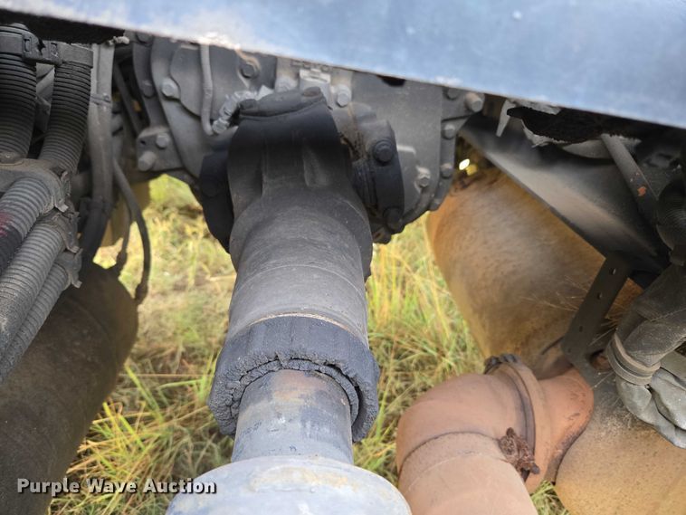 image for item EU3562 2015 Freightliner Cascadia semi truck